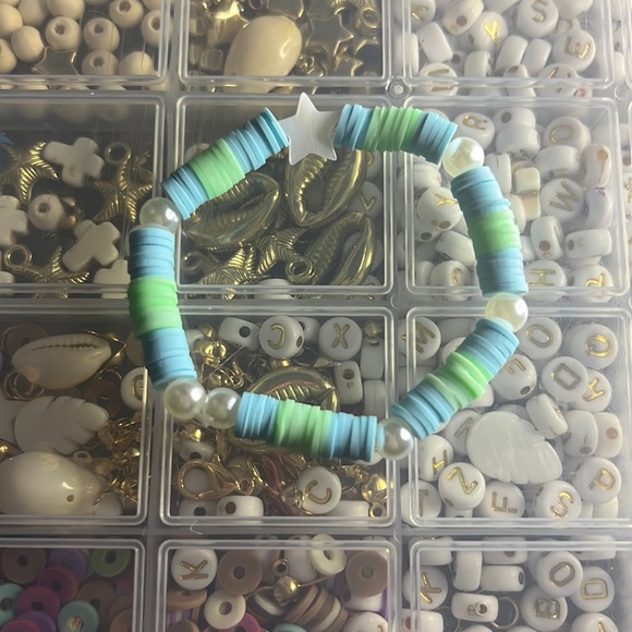 This is a star clay bead bracelet 🌟 - Picture 1 of 1